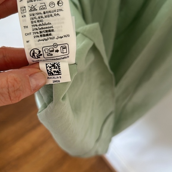 COS Voluminous V-Neck Light Green Midi Dress Size 6 – Lightweight Feminine - Picture 12 of 12